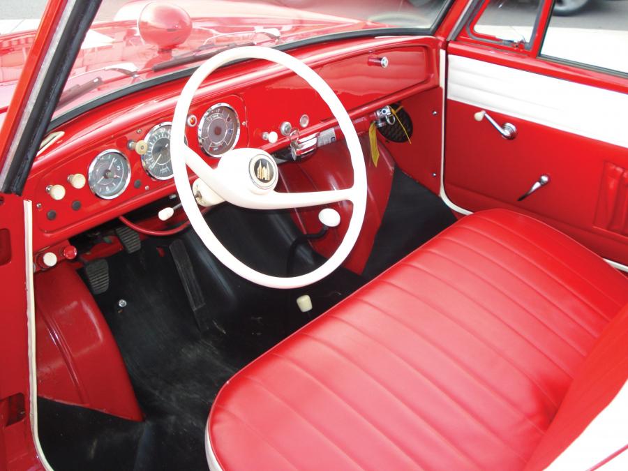 Моторный отсек Amphicar 770 Convertible 1964 года  (фото 3 из 5)